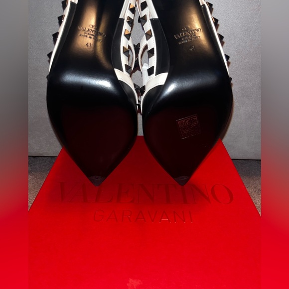 NWT Valentino Garavani Women's Rockstud Cage Leather Pumps - 150th Anniversary - Picture 12 of 13